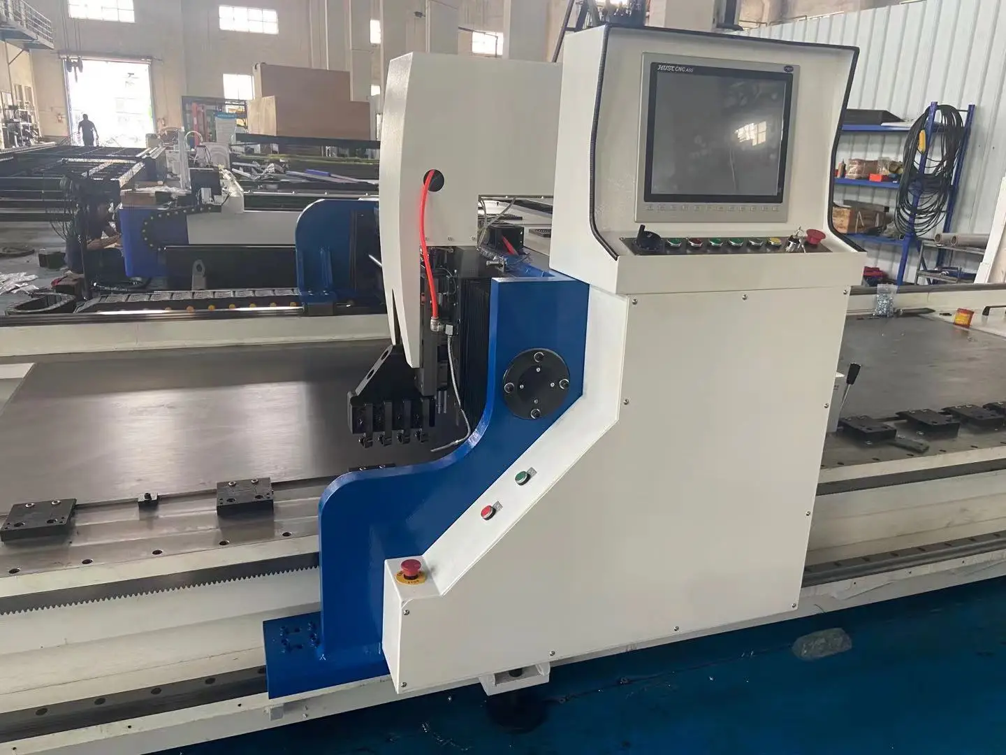  Пазовальный станок V для резки металла Ywek-1250 * 4000 ЧПУ