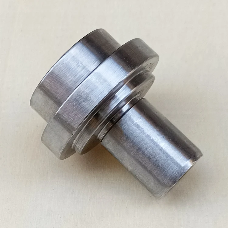 6D107 ISDE ISF2.8 diesel Engine Parts Steel Idler Gear Shaft 3935229