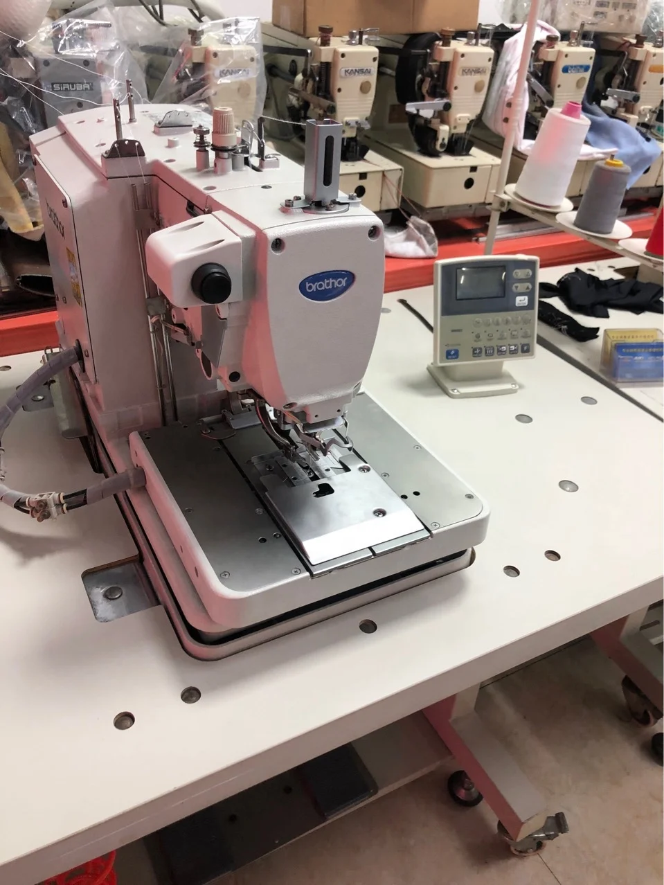 Industrial Brother 9820  Hot Sale Mechanical Type Eyelet Button Hole Perforate Punching Eyelet Machine