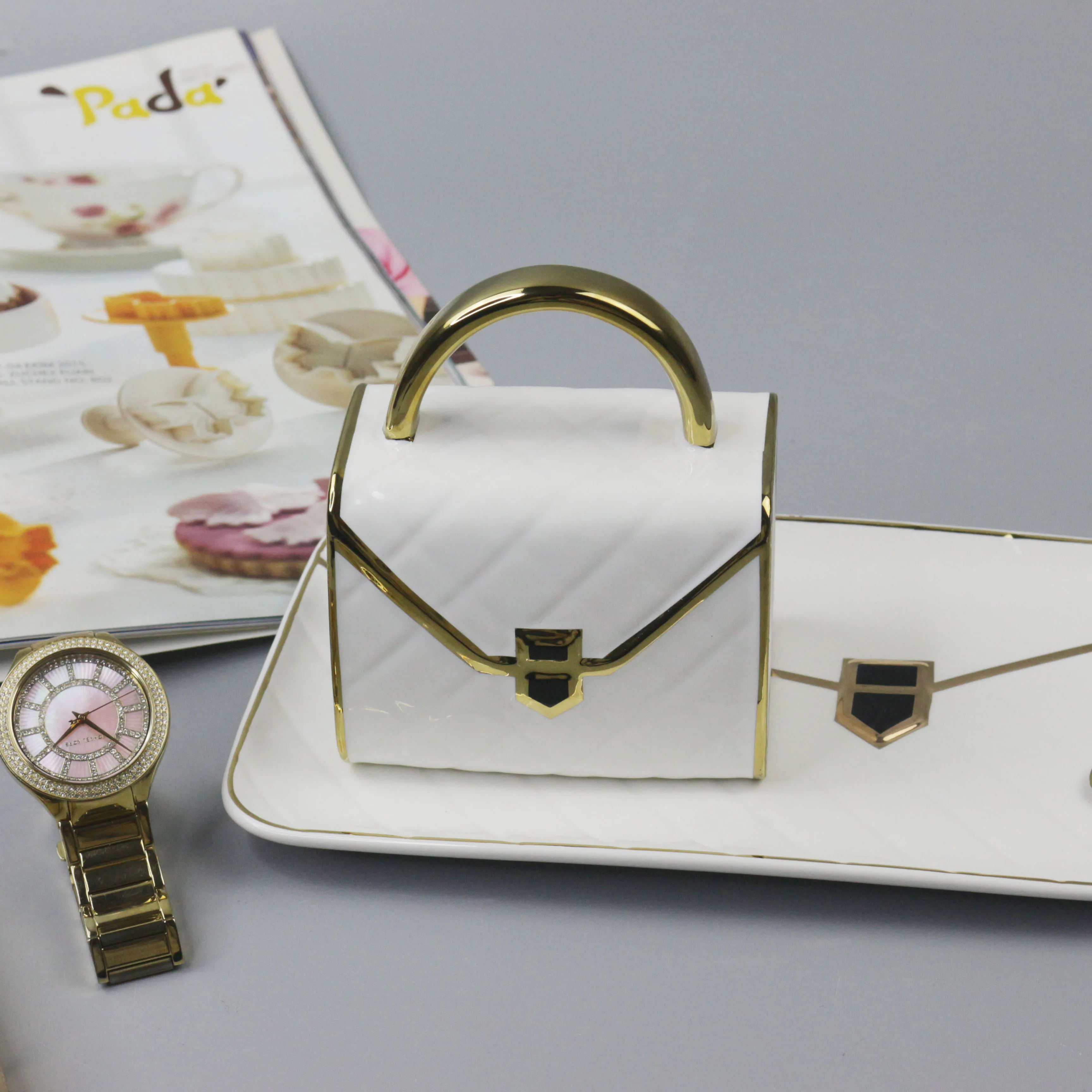 Elegant Gold Rim Porcelain Coffee Cup and Saucer Set Gift New bone china  Tea Milk Travel Cup set with Handbag Shaped