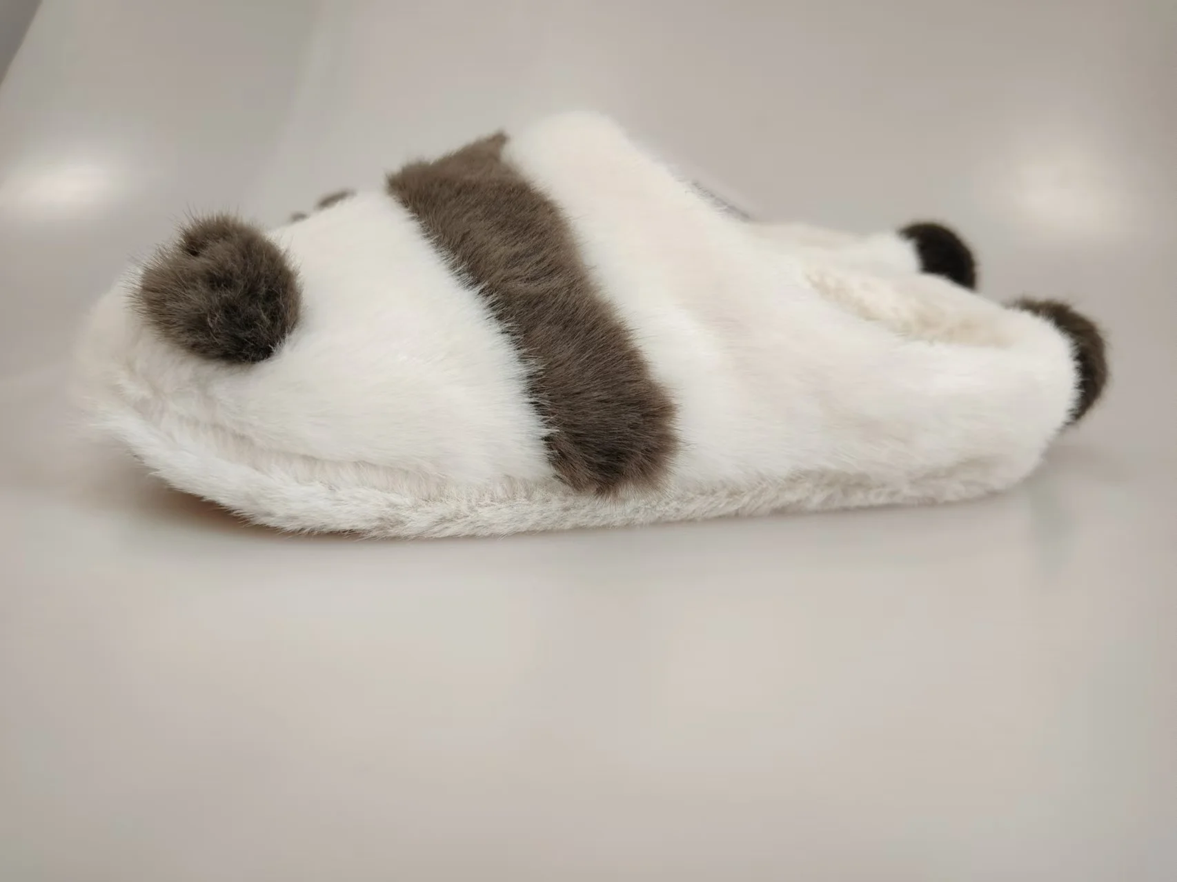 Factory price hot sale women cozy warm animal slippers ladies cute panda fuzzy plush slippers