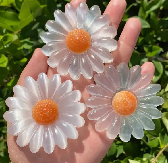 Fanshi Wholesale Hot Sale Natural Selenite Sunflower Carving Transparent Daisy Crystal Crafts High Quality Healing Stone Gifts