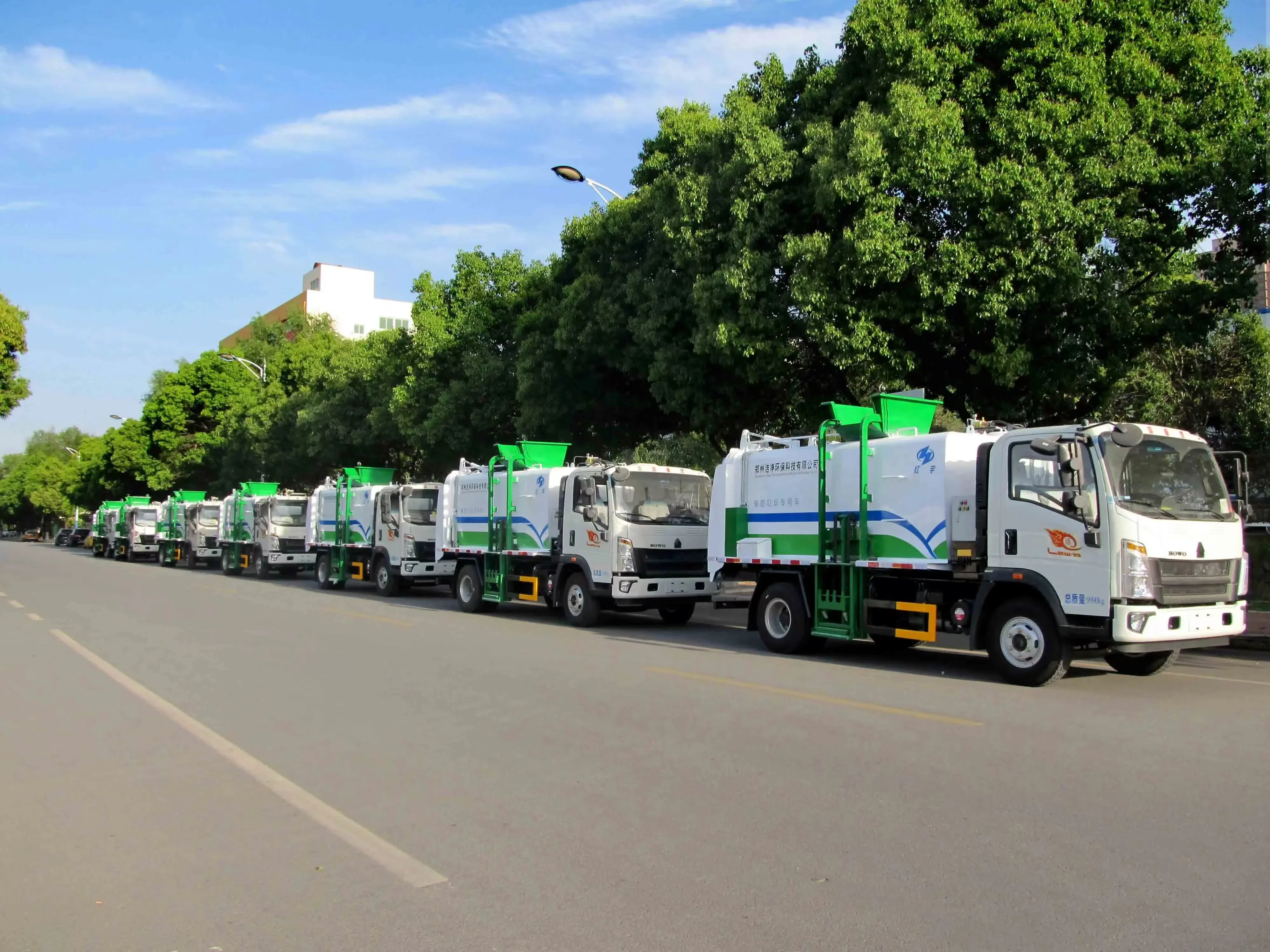 Side Mounted Compressed Garbage Truck 170 HP 10.5 Cubic Meters Sanitation Garbage Truck Manufacturer