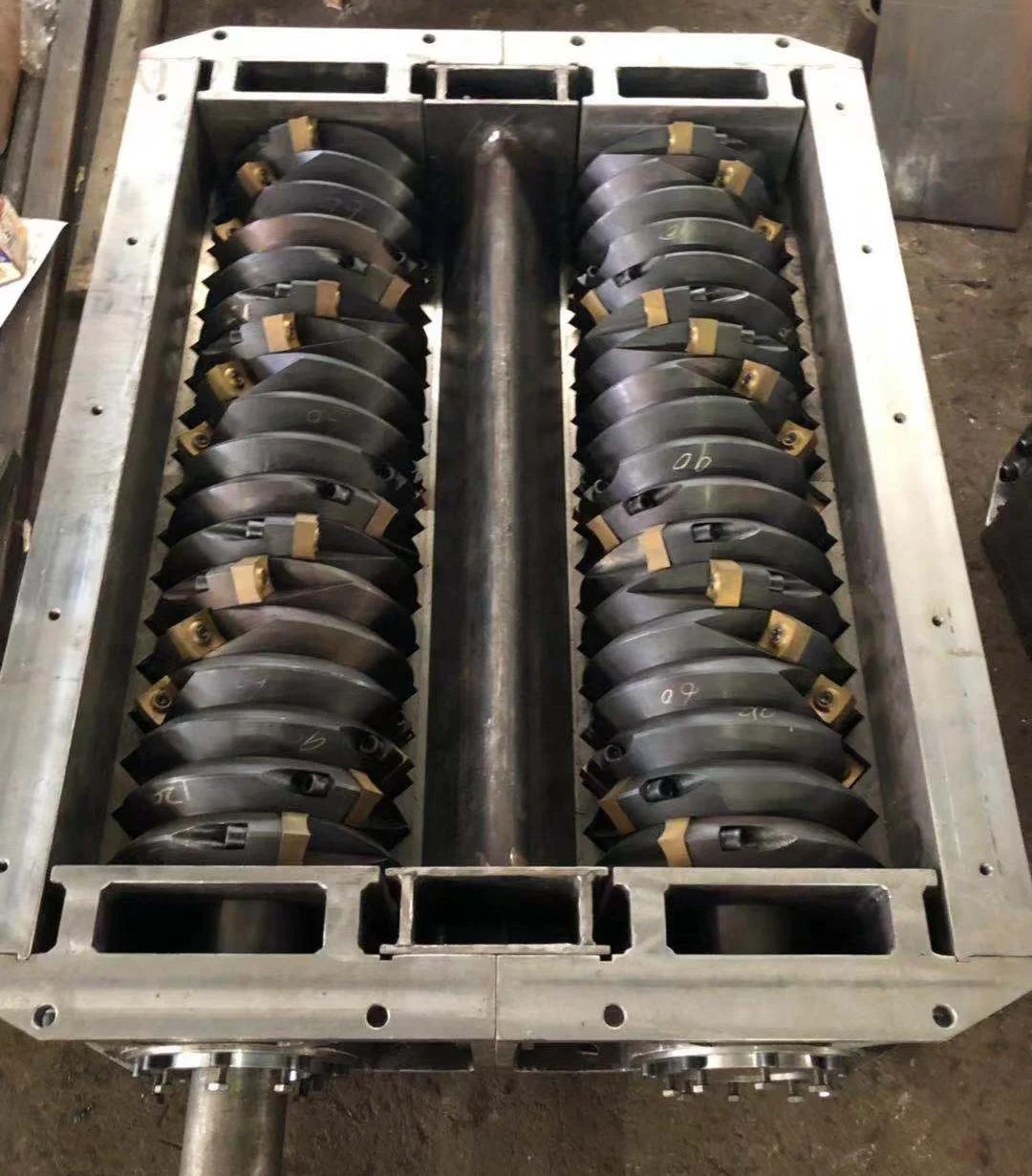 Industrial two shafts 1200 model plastic waste bag & wood shredder chamber blades