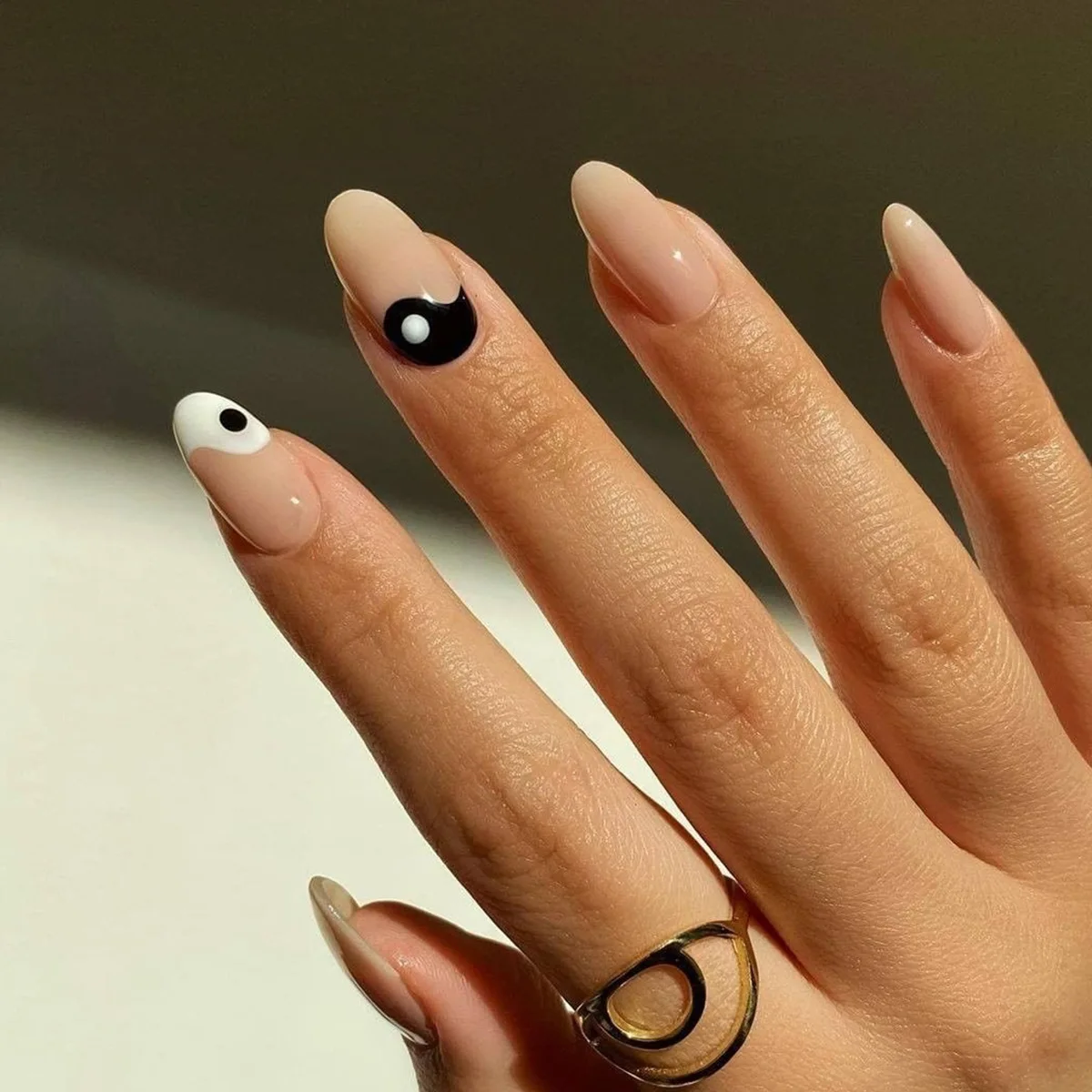 2020 Hot Sale Tai Chi White and Black Wearing Nail Finished  Waterproof and Removable Fake Nail Patch