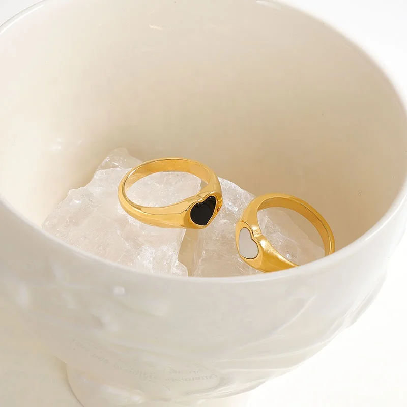 MICCI 18K Gold Stainless Steel Small Heart Love Ring Female Student Ladies Wear Black Resin Shell Tiny Heart Rings for Women