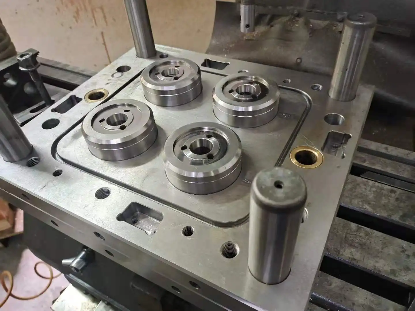 wholesale rounded soother  100% Food-grade Liquid Silicone baby real Gravity dolls feeder pacifier bpa free nibbler with