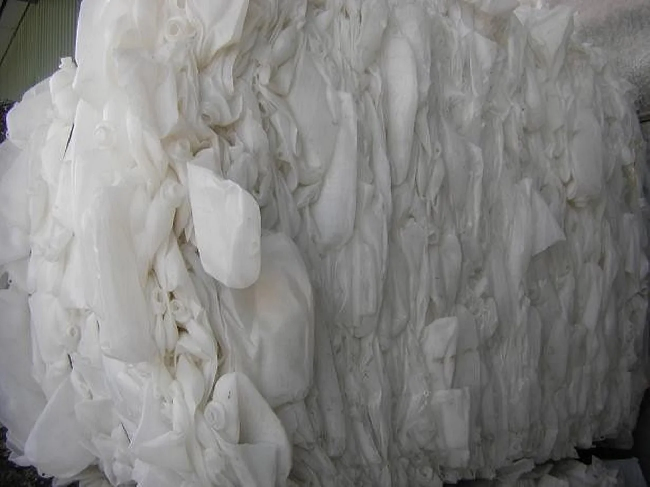 HDPE Milk Bottles Scrap/HDPE Plastic Scrap/HDPE Milk Bottle Regrind