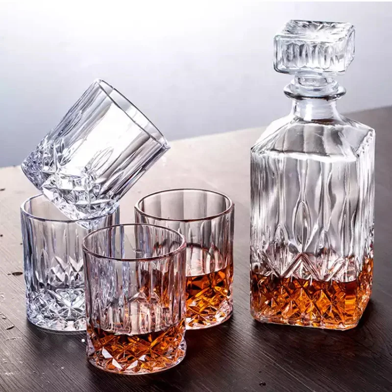 Wholesale Crafted Glass Decanter and Whisky Glasses Set Elegant Whiskey Decanter with Cocktail Glasses luxury gift set