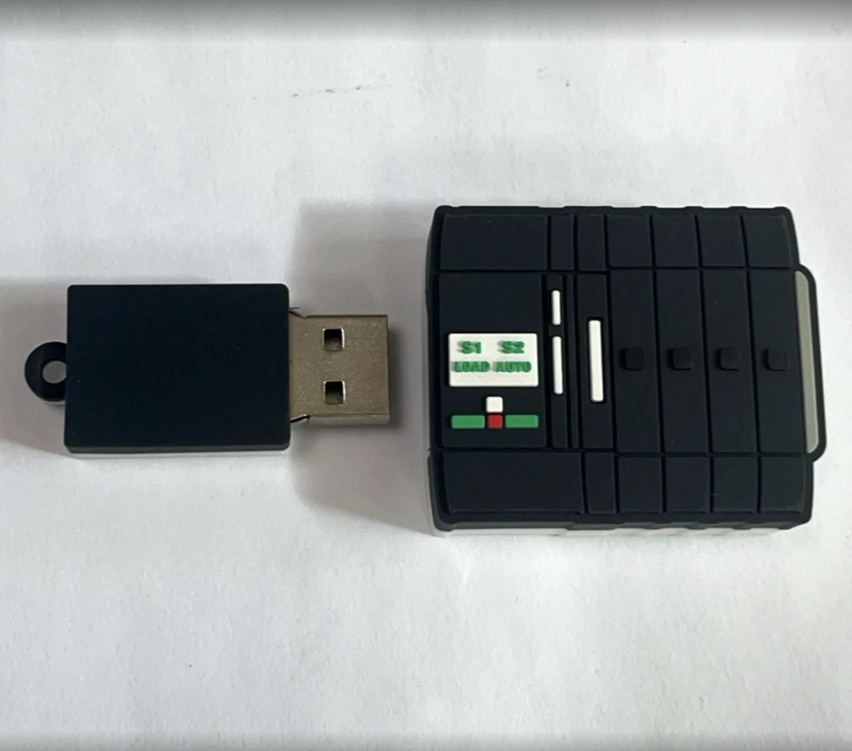 Manufacture Custom LOGO USB Gadget 32GB,  Custom logo USB pen drive,  Logo shape usb flash drive with with  Printing lanyard