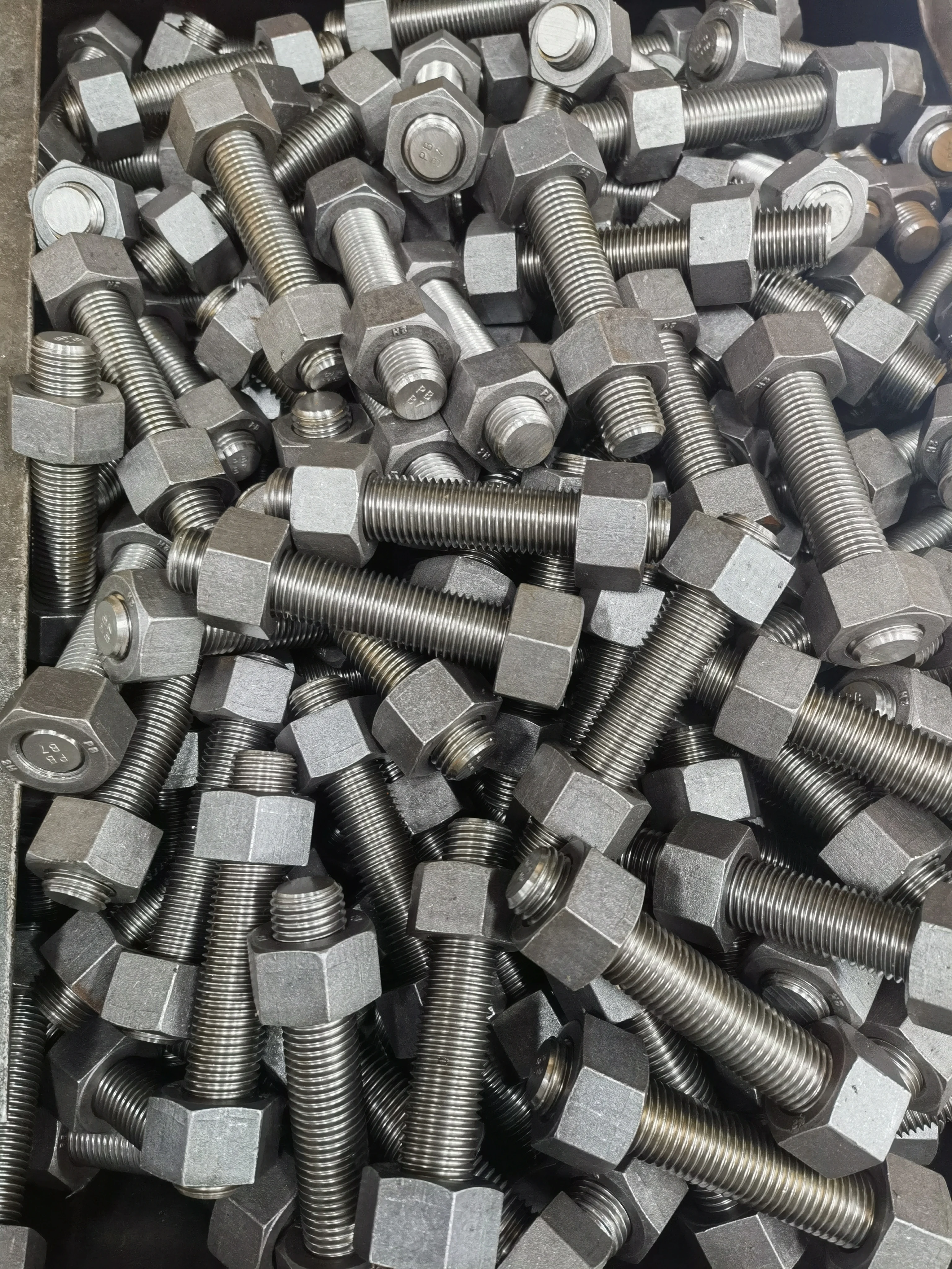 High Strength ASTM  A320 Grade  B8  B8T  B8M L7 L43 Alloy Steel/Stainless Steel Stud Bolt Set stud bolts with nuts and washers