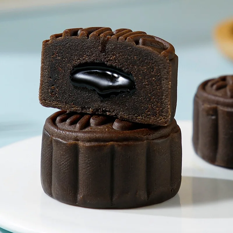 Cantonese style flavored matcha chocolate flowing heart mooncake asian snacks milk yellow sauce heart mooncake