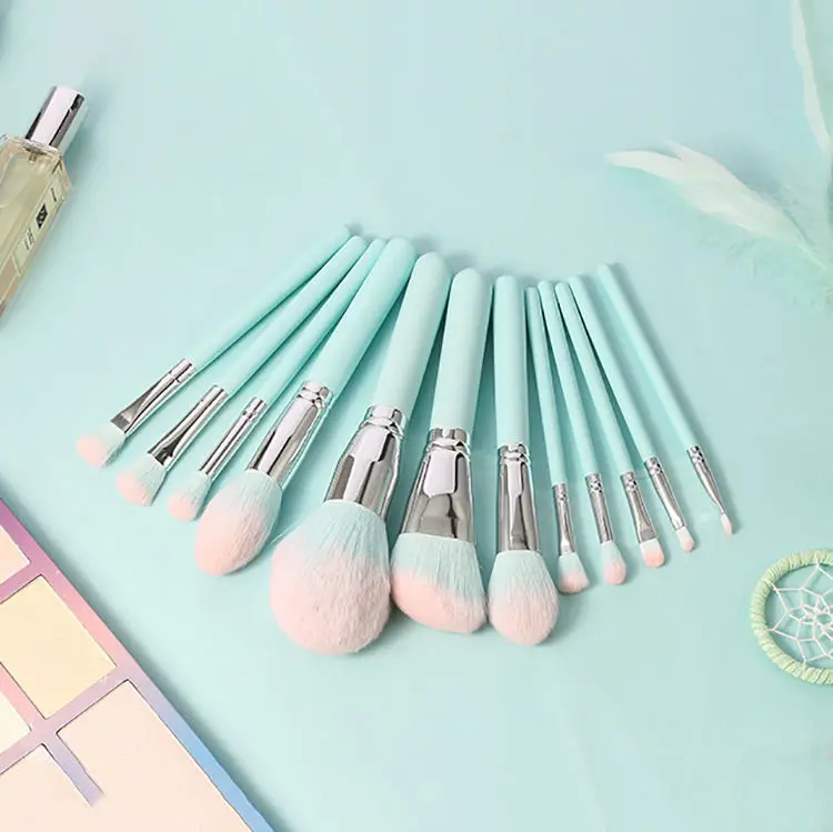 Makeup Brush Set 8 Pcs Premium Synthetic Foundation Powder Concealer Eye shadows Blush Makeup Brushes with case