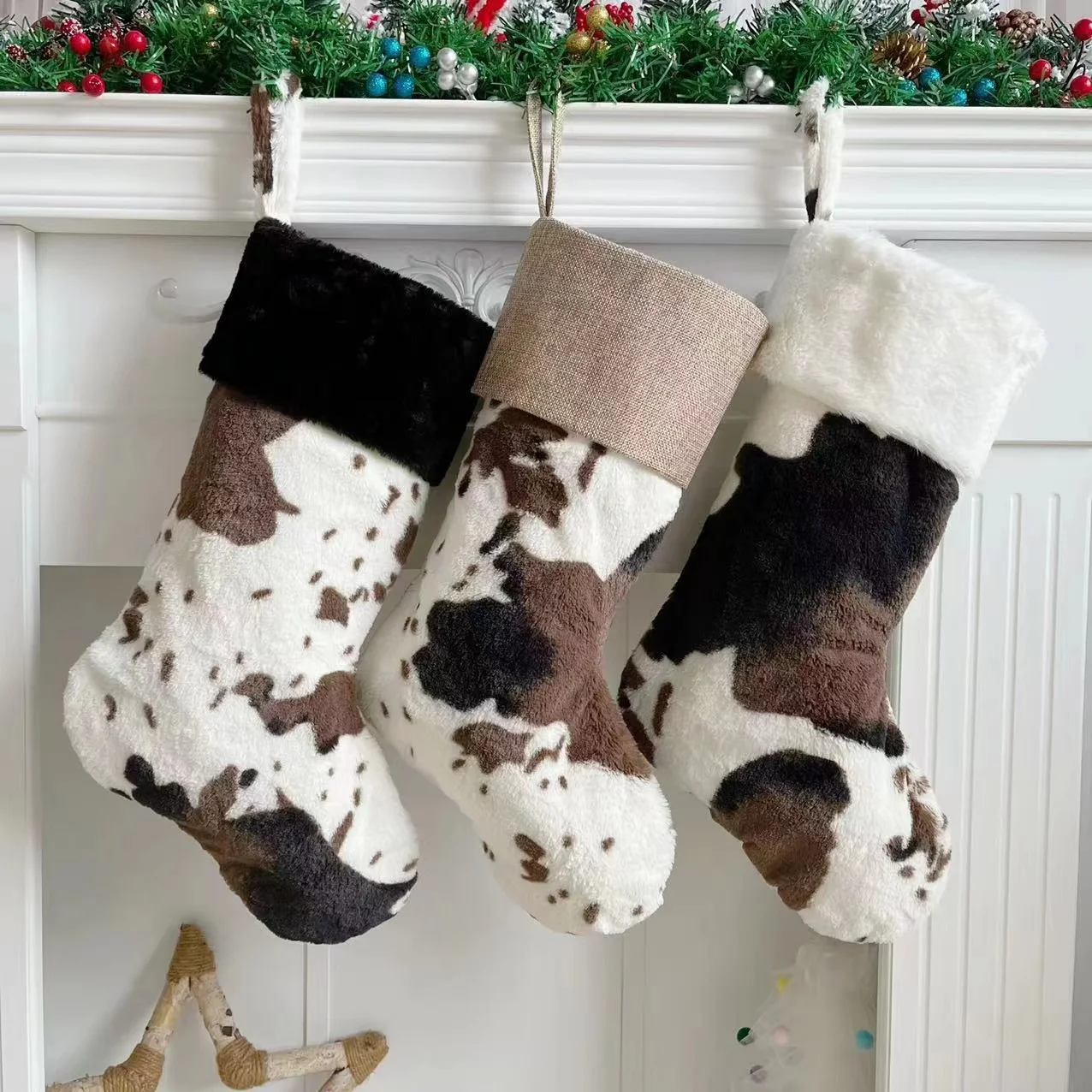Wholesale Xmas Gift Bag Western Style Cowhie Printing Faux Fur Christmas Stocking For Embroidery