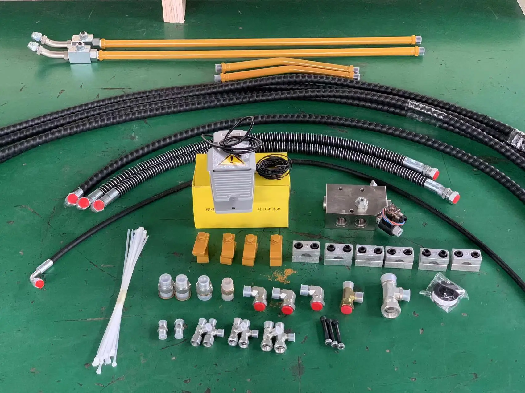 Backhoe loader auxiliary piping kits Hydraulic hose kit for rock breaker