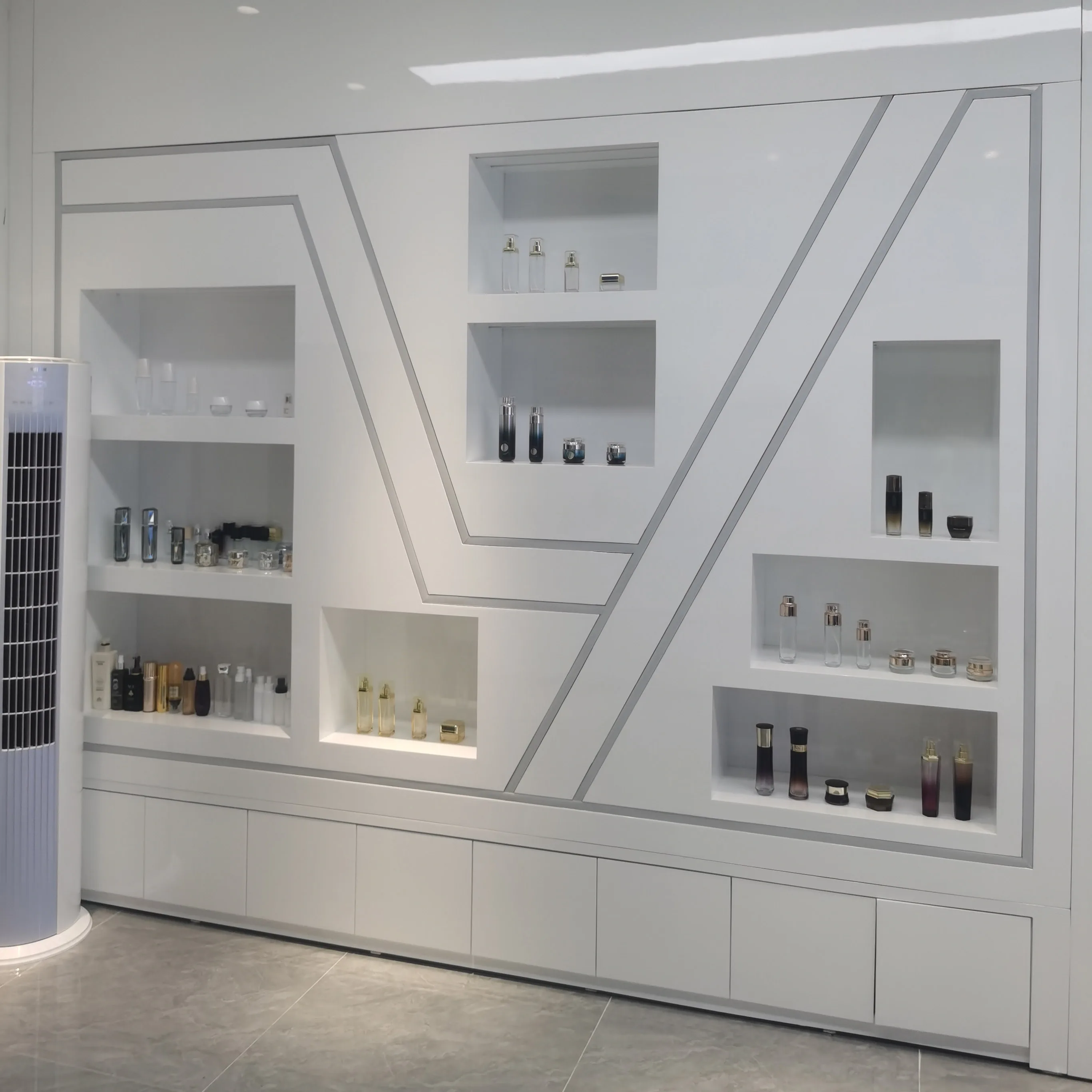 Customised Luxury Cosmetic Showcase Makeup Display Rack Perfume Store Jewelry shop furniture Display Cabinet For Retail Shop