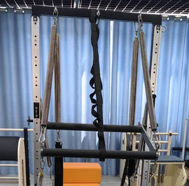 VOG-PL025A Commercial machine Pilates Reformer With Tower trapeze Aluminum Pilates Reformers Half Tower