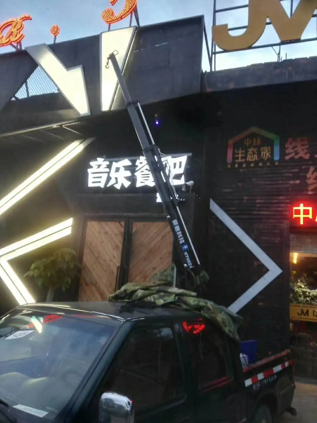 0.8Ton 1.3Ton 1.8Ton 2.8Ton Mini crane pickup truck crane folding boom lifting truck mounted crane with DC12V DC24V pump station