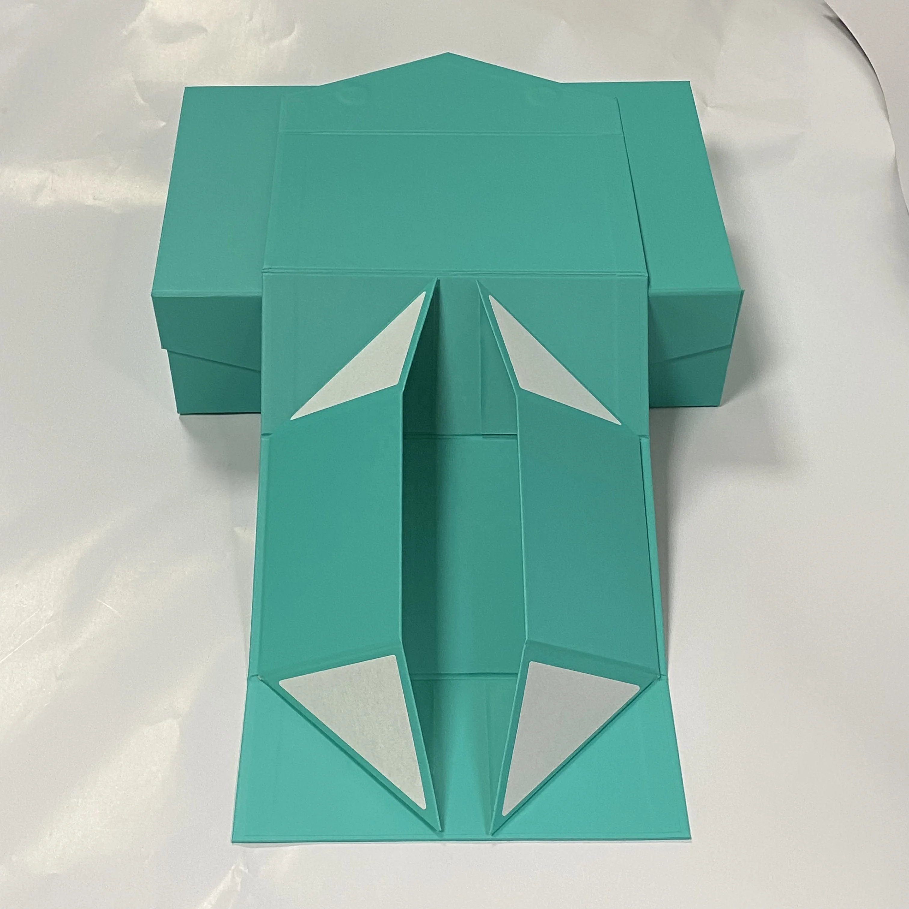 Wholesale Affordable Cosmetic Fragrance Packaging Box Corrugated skincare Beauty Packaging Paper Cardboard Gift Box