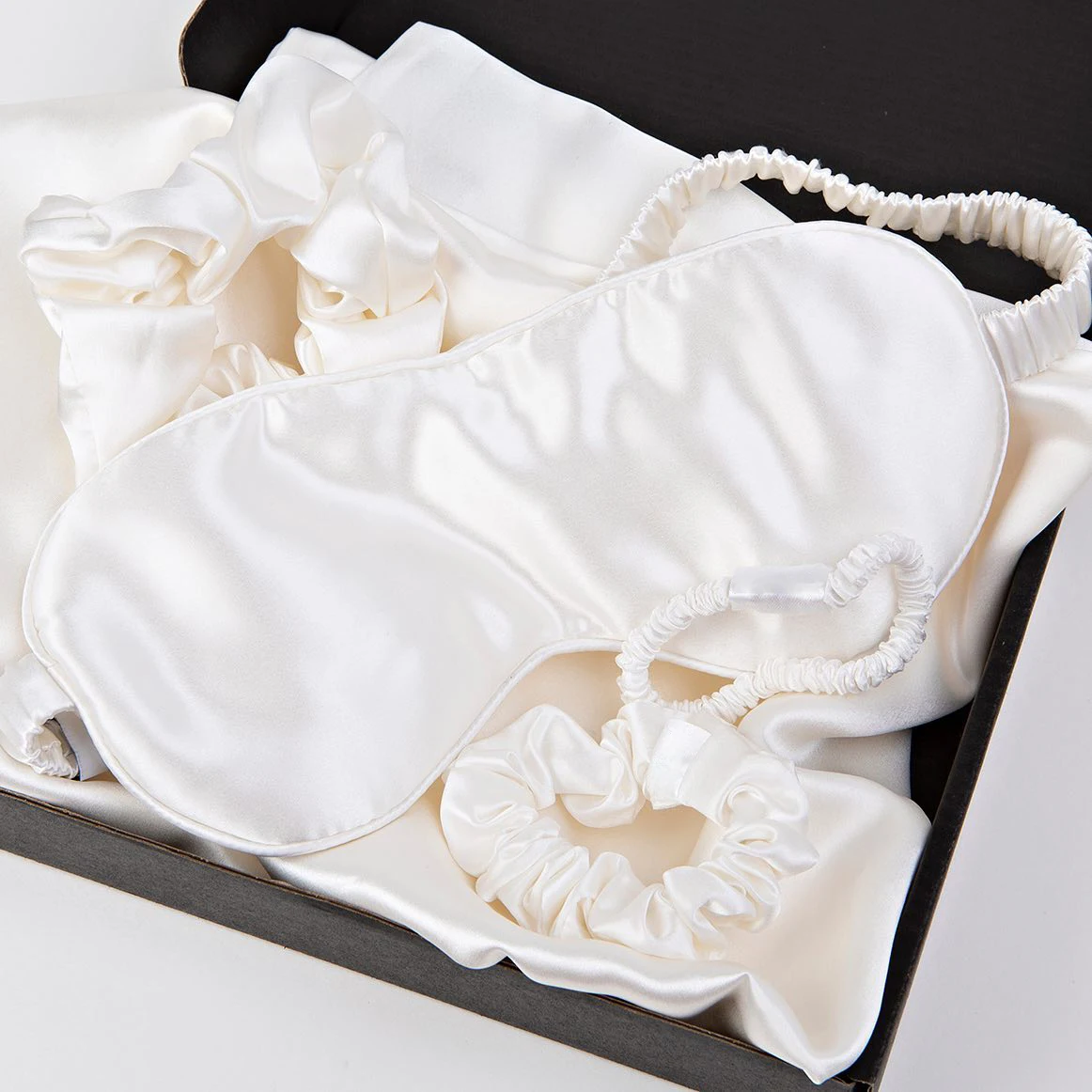 Wholesale 100% mulberry  luxury silk pillowcase with gift box logo silk eye masks and pillowcases with sleeping