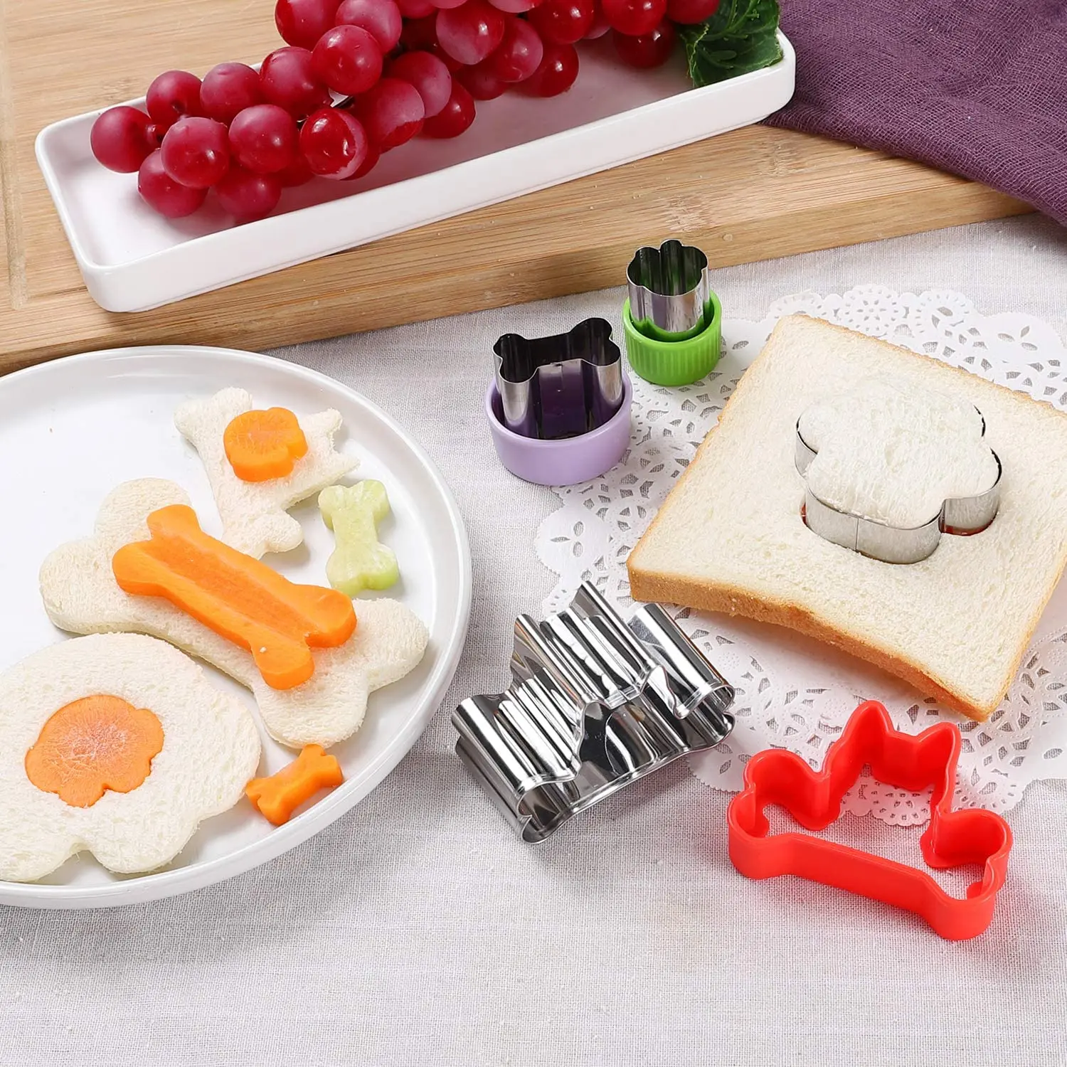Sandwich Cutter and Sealer Bread Sandwich Decruster Pancake Maker DIY Cookie Cutters for Kids Fruit Vegetable Cutter Shapes Set