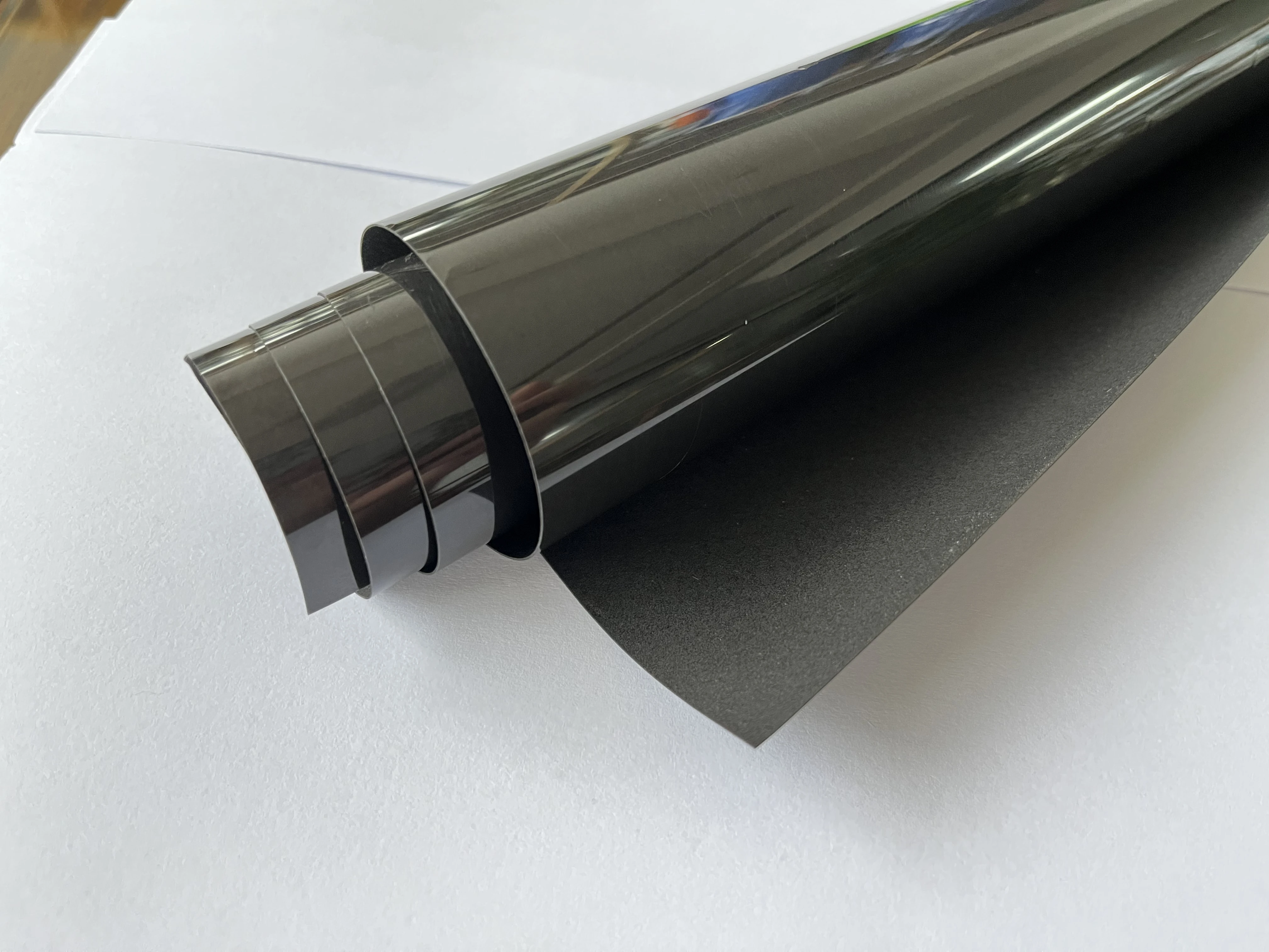 Прокладка из пенополиуретана Rogers Poron с двусторонней лентой Tes a/3 m используется для амортизации и звукопоглощения клавиатуры