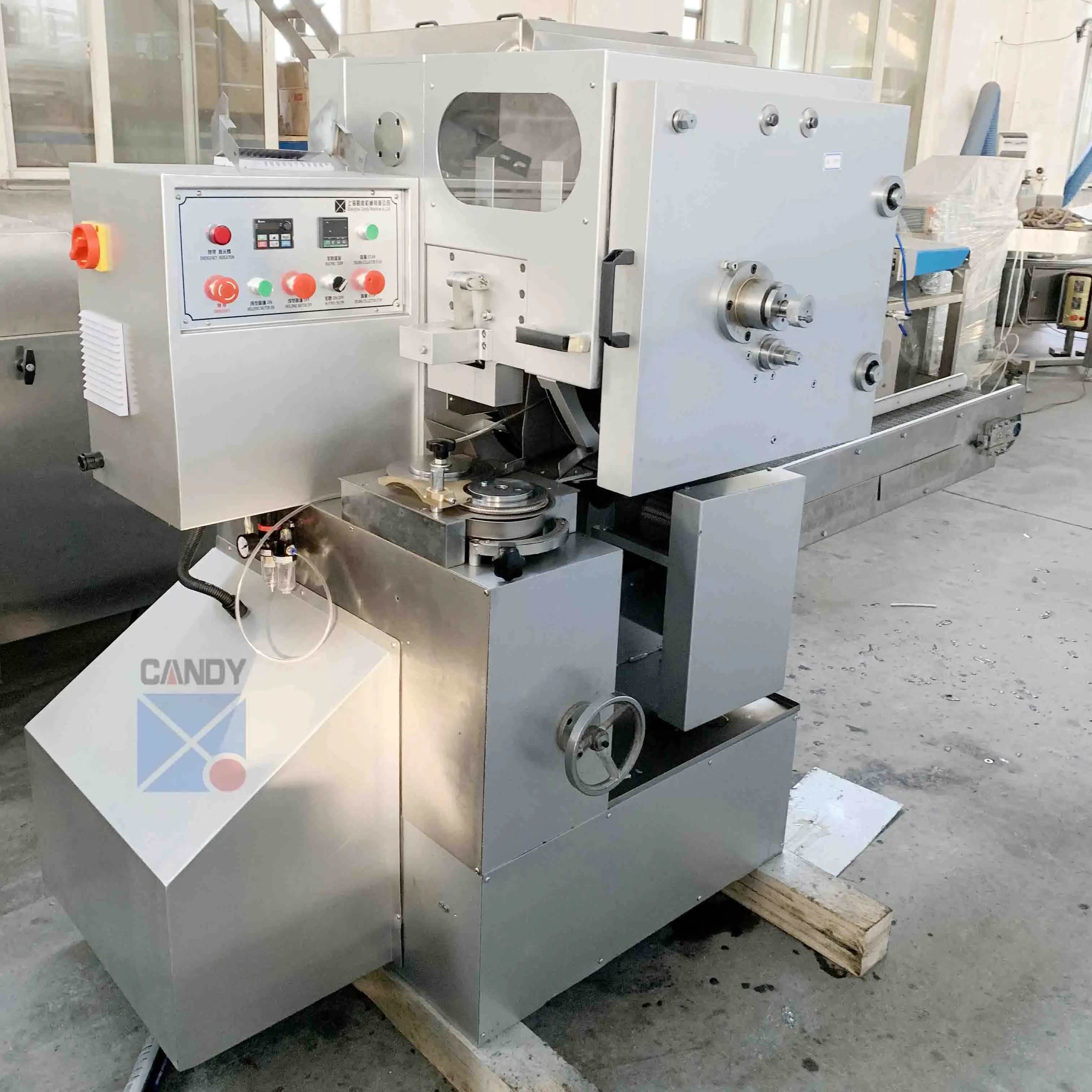 Hard candy lollipop production line die forming candy making machine batch type candy vacuum cooker cooking equipment