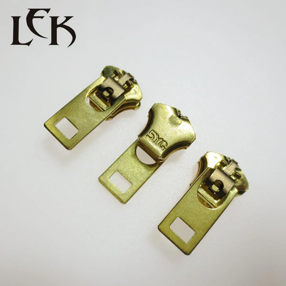 Fashion hot sale wholesale price customizable brass spring lock zipper