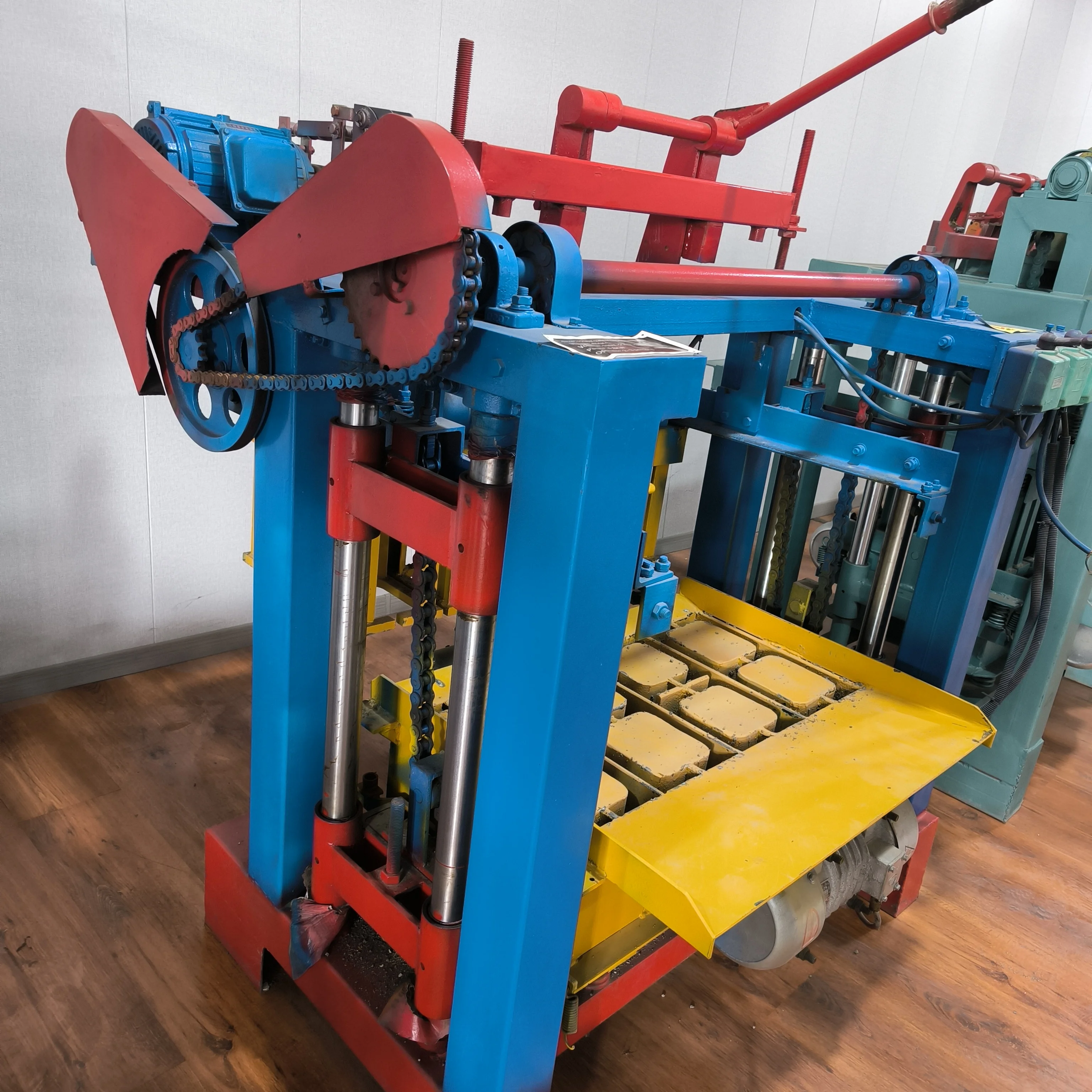 Concrete cement brick making machine Cement ventilation brick making machine Concrete block laying machine
