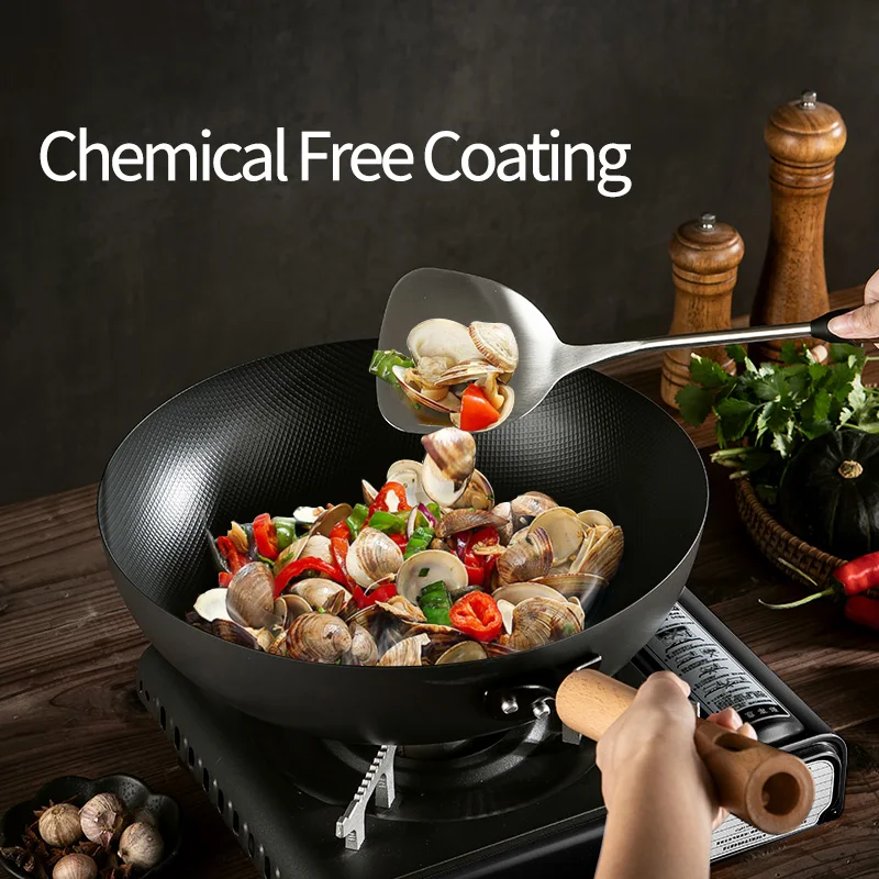 2023 Factory Wholesale Pre Seasoned 32CM Wok Chinese Traditional Handmade Wok For Kitchen Pan Wooden Handle For Gas Cookware