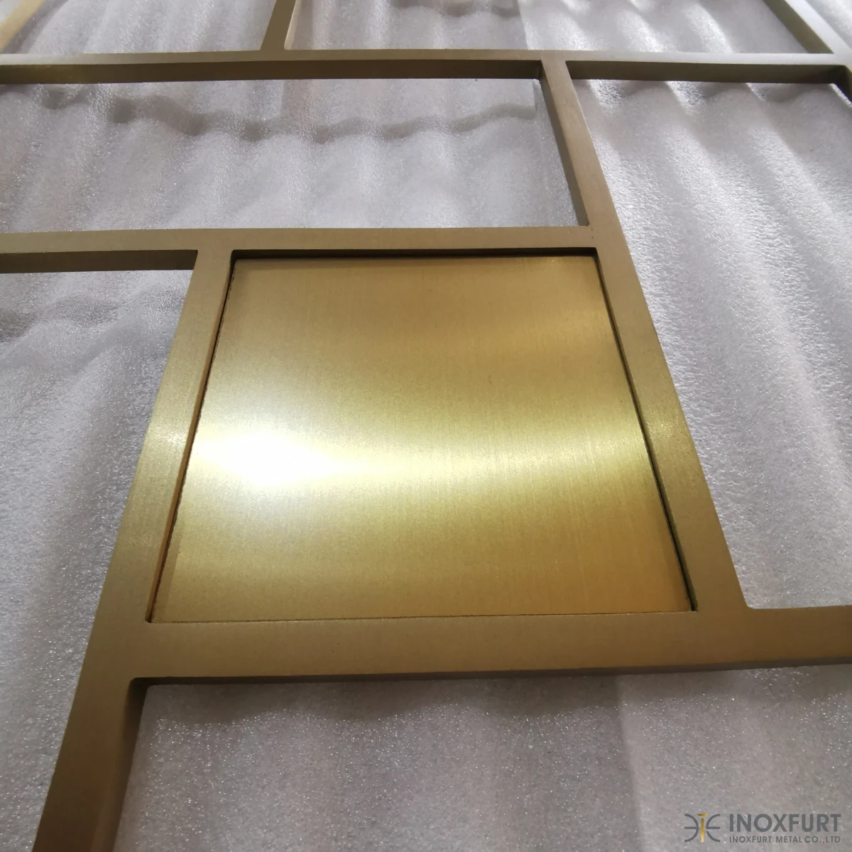 Stainless Steel Golden Mirror Customized Room Divider Luxury Golden Bright Lobby Partition Screen for Hotel Decoration