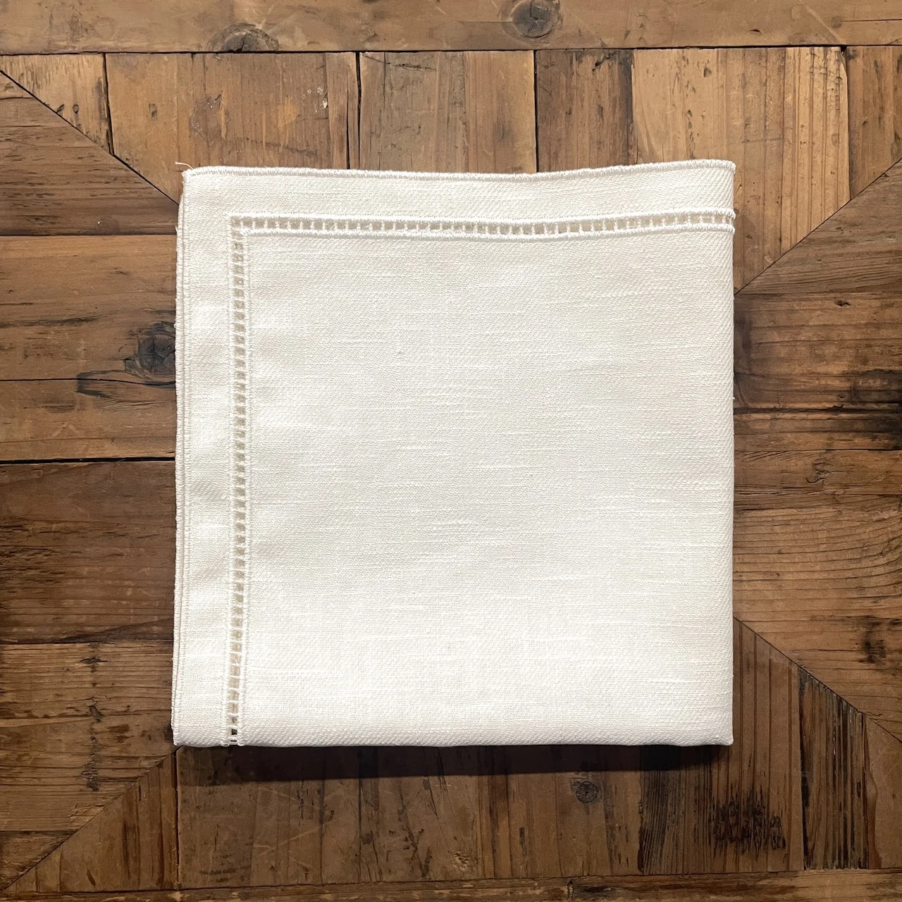 Custom Logo Laser Cut Embroidered Decorative Dinner Napkin Europe Style Natural Ramie Linen Fabric Home Wedding Party Restaurant