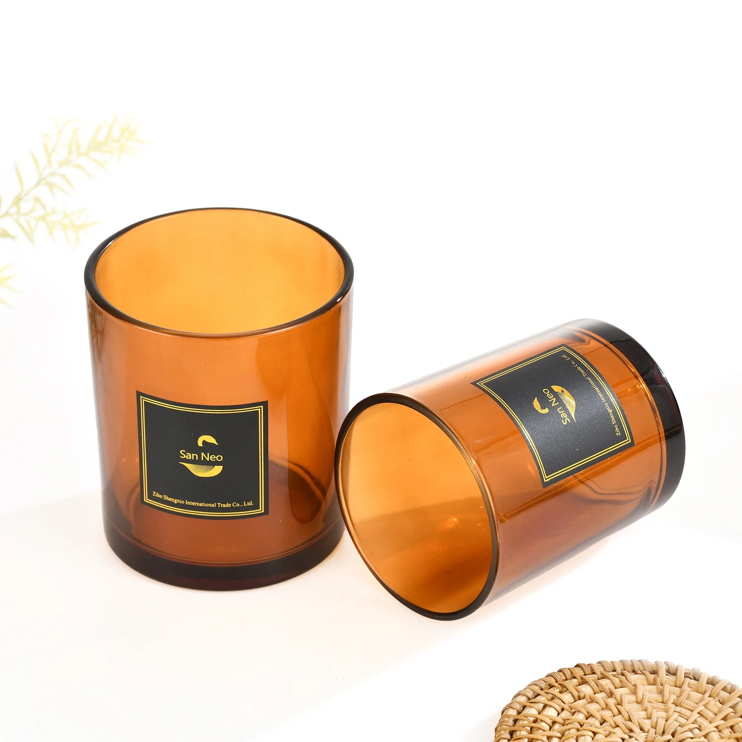 Chinese Supplier 8oz 10oz 14oz Wooden Lid Thick Empty Amber Glass Candle Jar Candle Holder