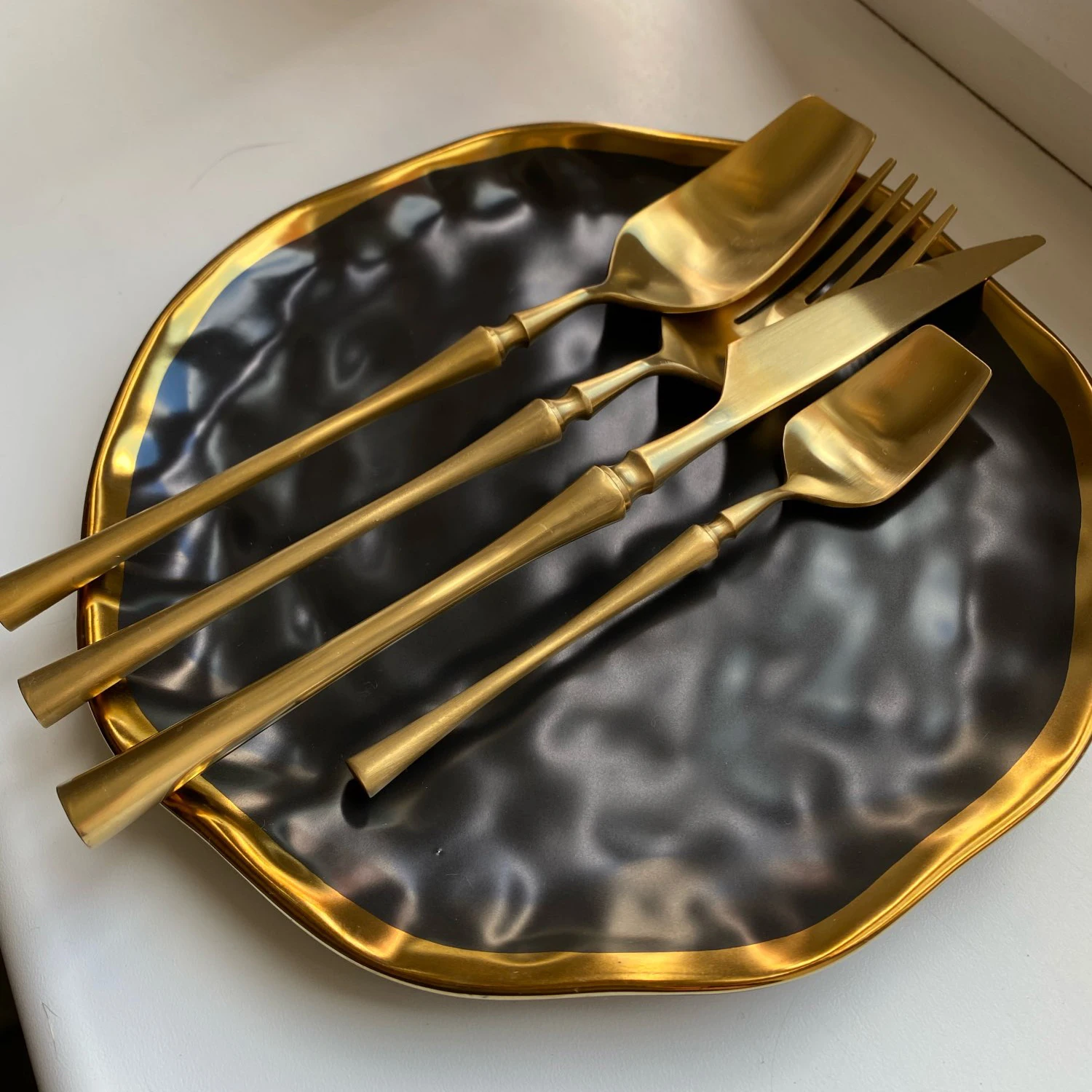 Wholesale Porcelain Gold Rim Luxury Chinaware Plates Dishes Set Dinnerware Hotel Tableware Dinner Sets