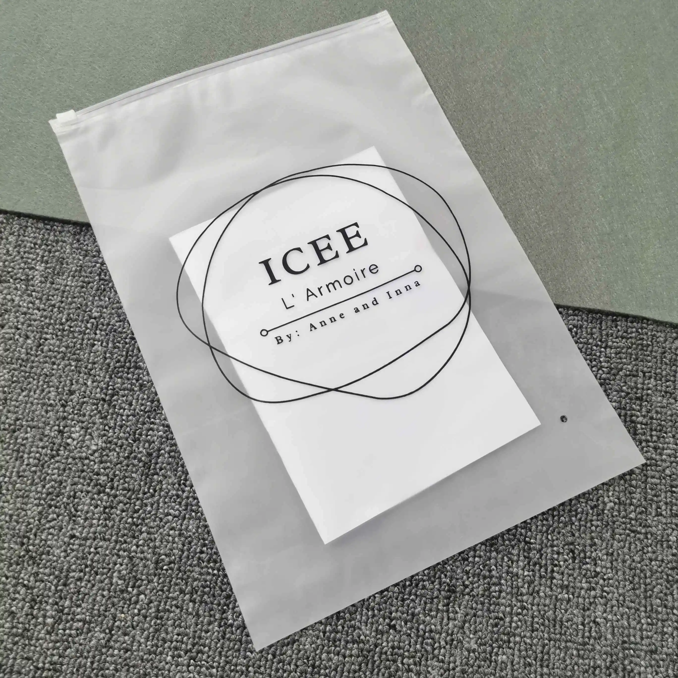 Оптовая продажа Прозрачная Клейкая или замка застежка-молнии упаковывая мешок виолончель целлофан закрывающийся пластиковый из полиуретана с открытыми порами A3 A4 DL