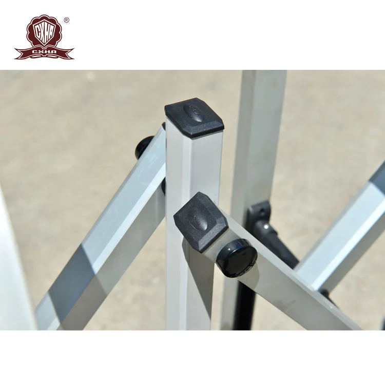 Expandable Portable Road Safety Barrier