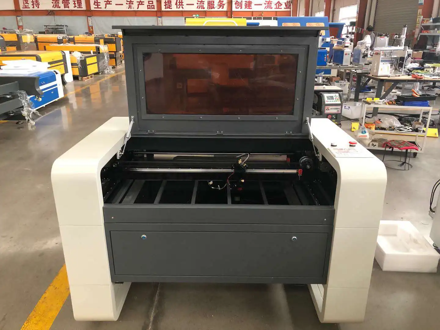 Аппарат для лазерной резки ткани 60/80/100 Вт 900x600 мм