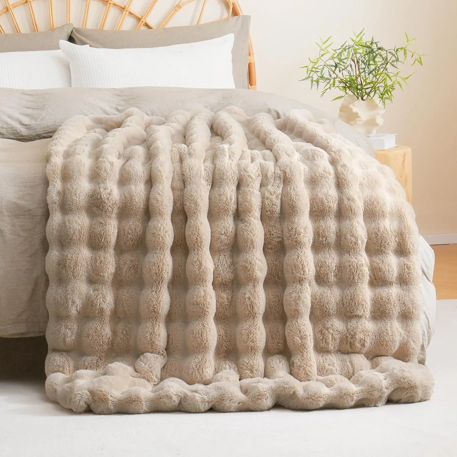 Super Comfort Oversized Warm Thick Bubble Plush Rabbit Faux Fur Blanket,Luxury Faux Rabbit Fur Blanket
