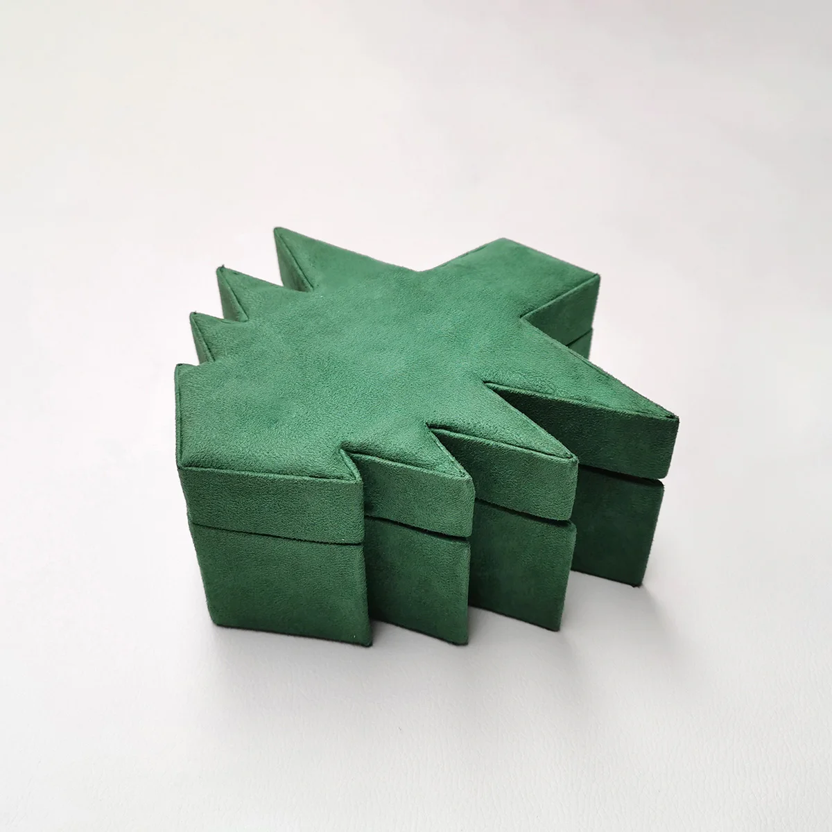 Interesting Christmas-Tree Shape Mini Velvet Chocolate Packaging Gift Box with Red Lining