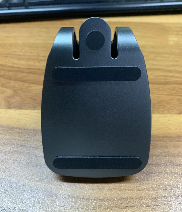 2022 new design 15W fast desktop wireless charger with moving coils find the best position for phone reach max charge speed