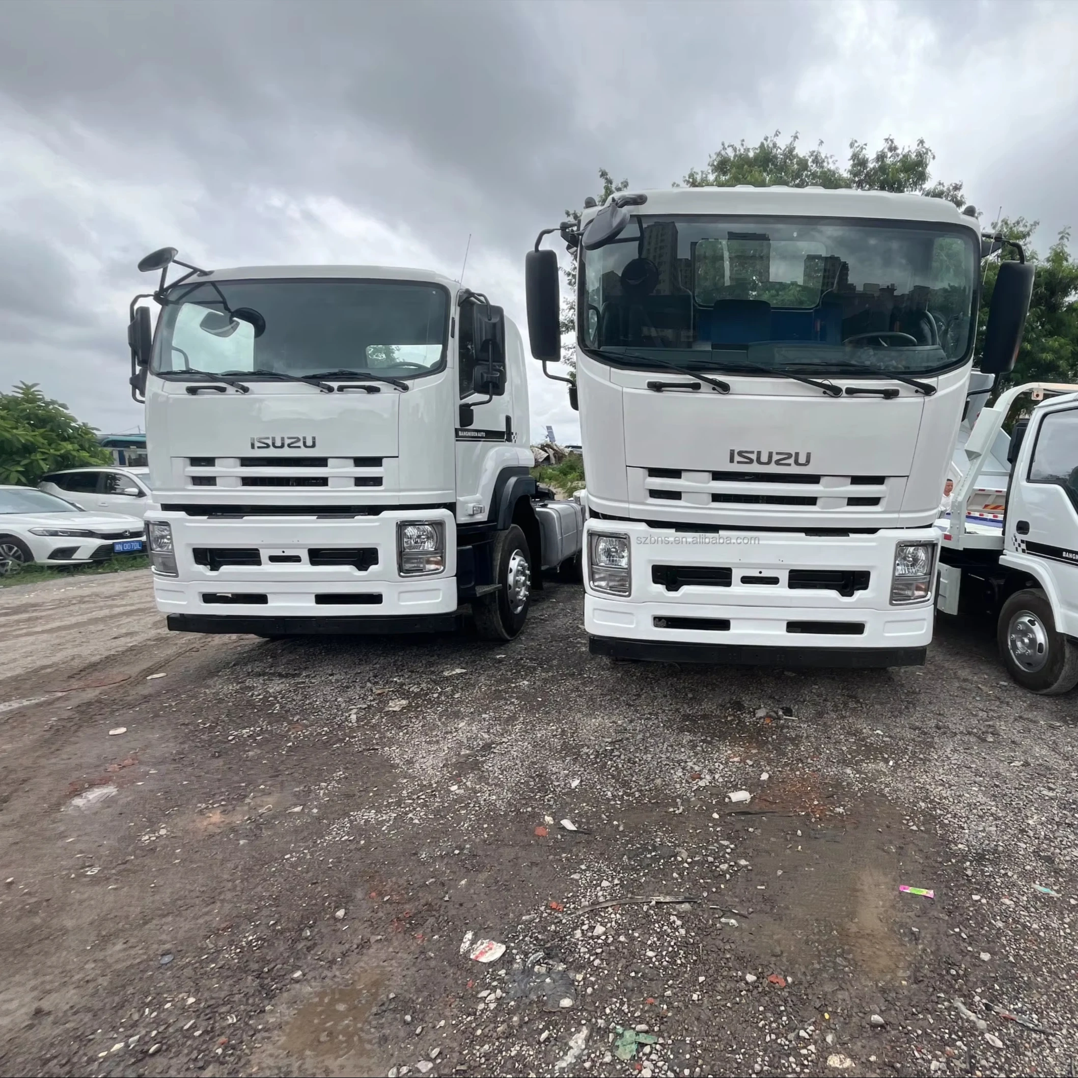 Best Working Condition 6X4 ISUZUs GIGA Trucks 350HP 30 Tons Loading Capacity GIGA Tractor With Low Mileage For Sale