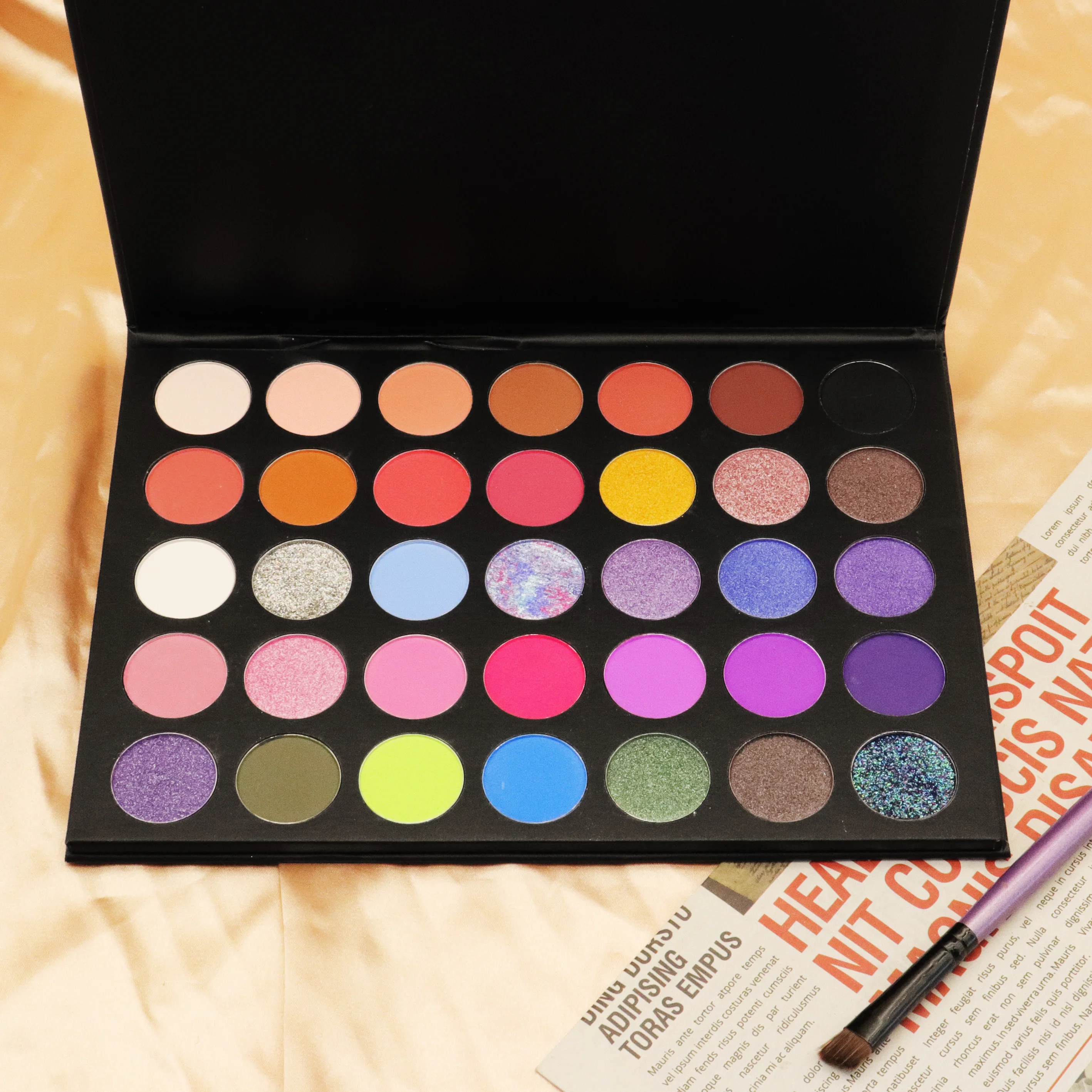 Custom Logo 35 Colors Glitter Eyeshadow Palette High Pigment Vegan Cosmetics OEM Eye Shadow Palette