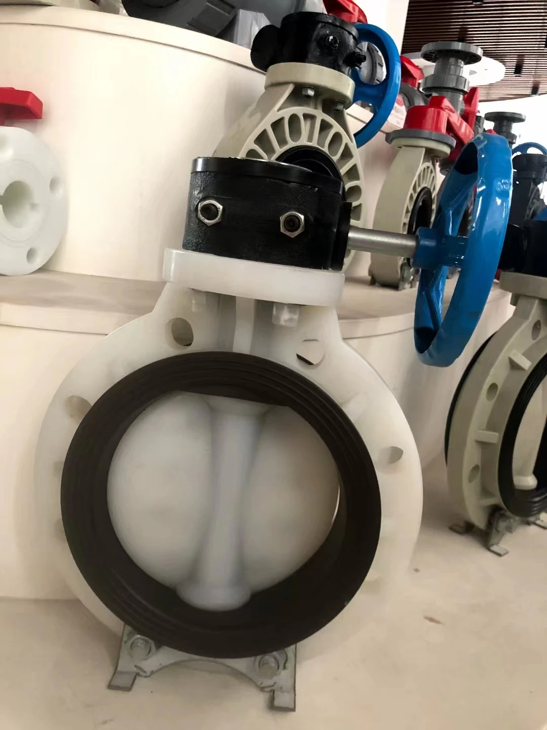 Распродажа PP-H/PVDF/CPVC PN16/PN10 полностью пластиковая ручка зажим для центральной линии клапан-бабочка химической промышленности Водоочистка