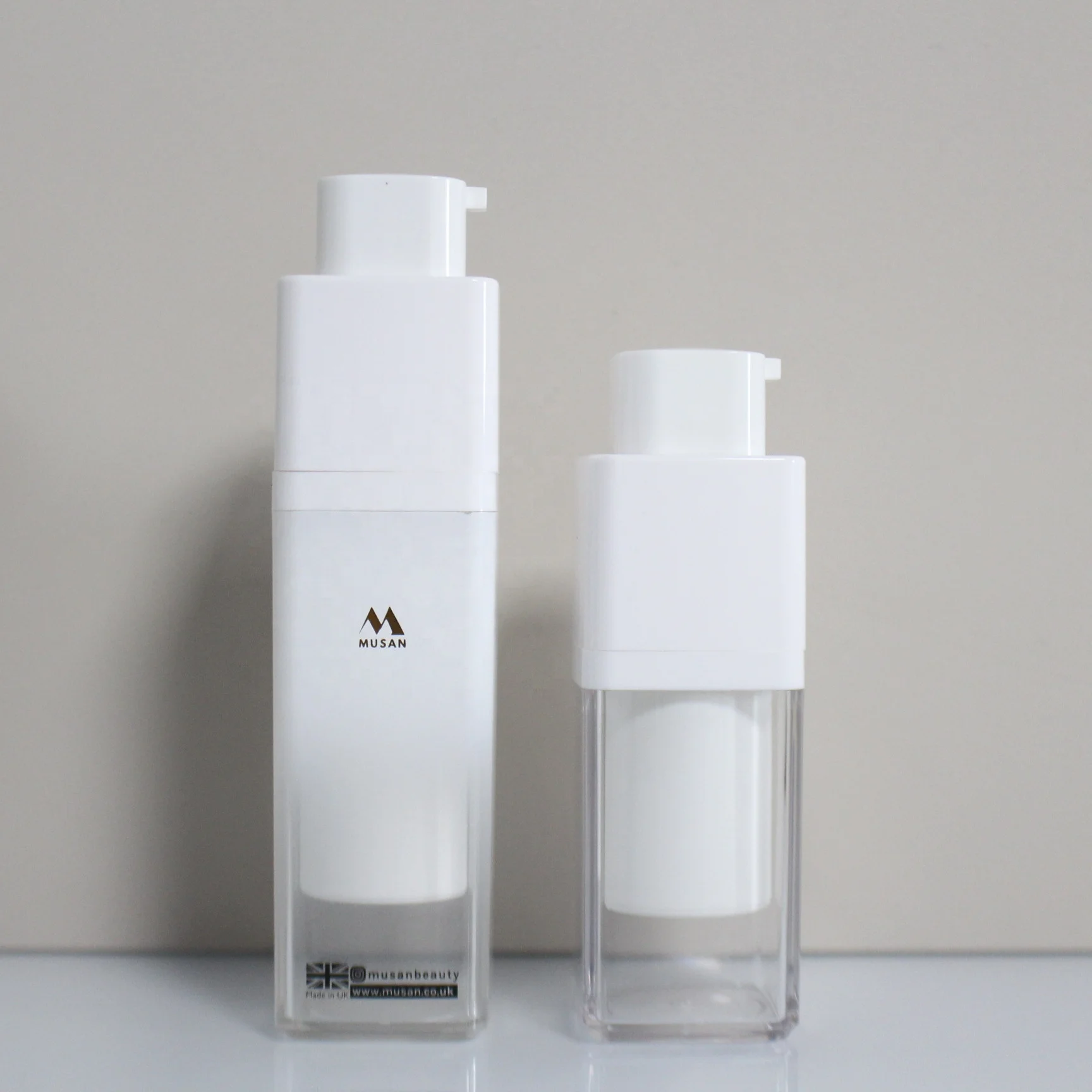 New design 30ml 50Ml square airless serum cosmetic foundation bottle with point pump twist up container airless bottle
