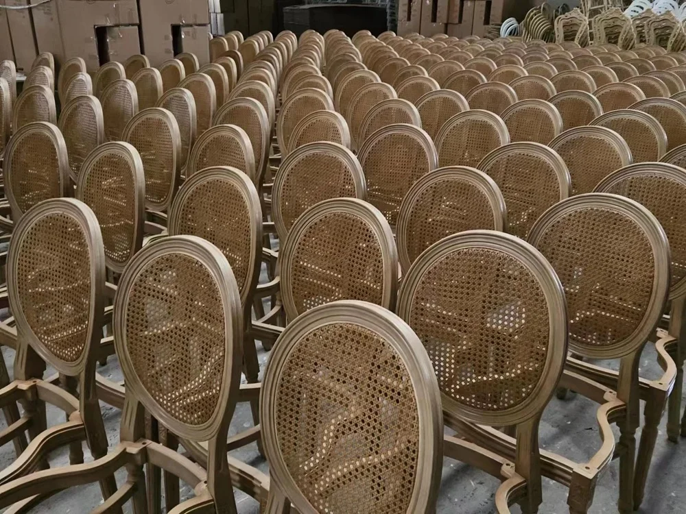 Factory Manufacturer PP Resin Plastic and Wood Texture Royal King Wedding Dining Banquet Chair