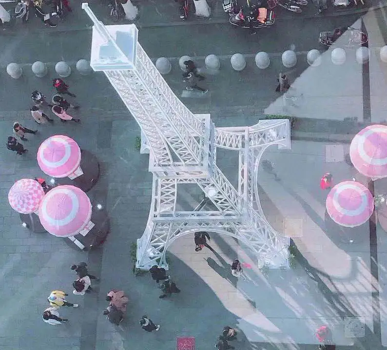 Outdoor metal large eiffel tower /  25m paris tower sculpture resort decoration