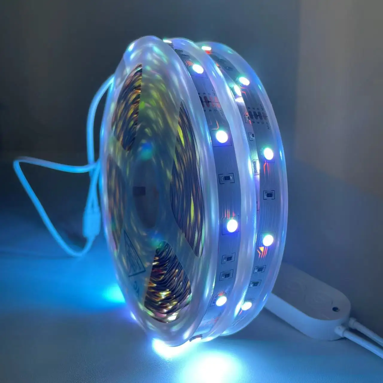 Высокое качество низкая цена 12 В 10 м/рулон 5050 SMD Smart RGB Светодиодные полосы света/светодиодные