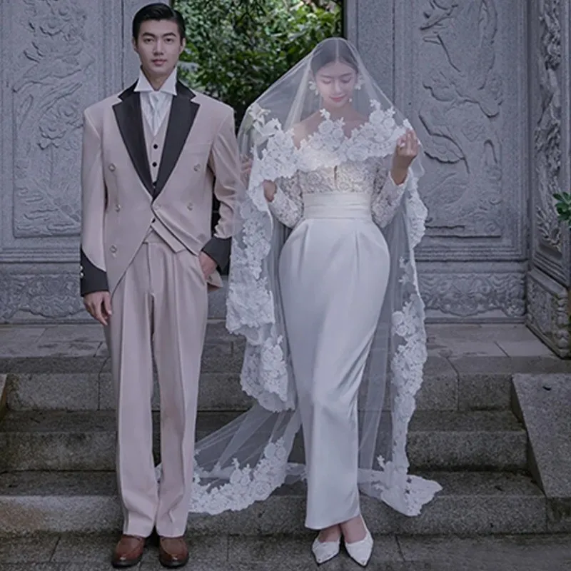 ROMANTIC Wedding Vintage Bridal Veils Ivory Beautiful Long Lace Veil with Comb