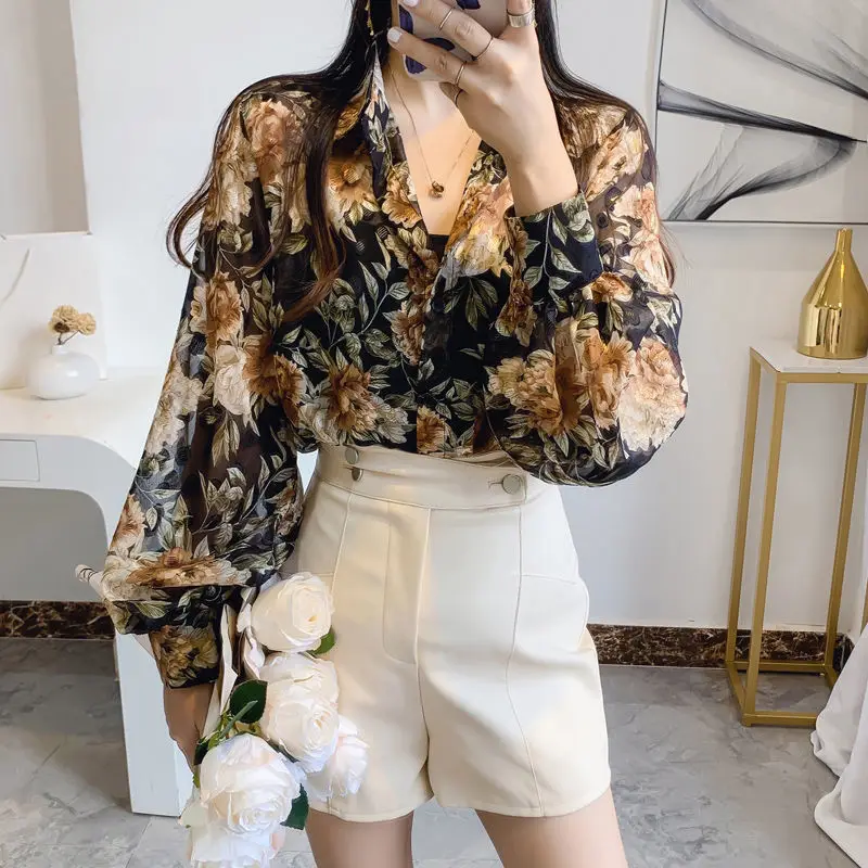 2022 new Korean top of retro printed long-sleeved shirt female loose chiffon blouse