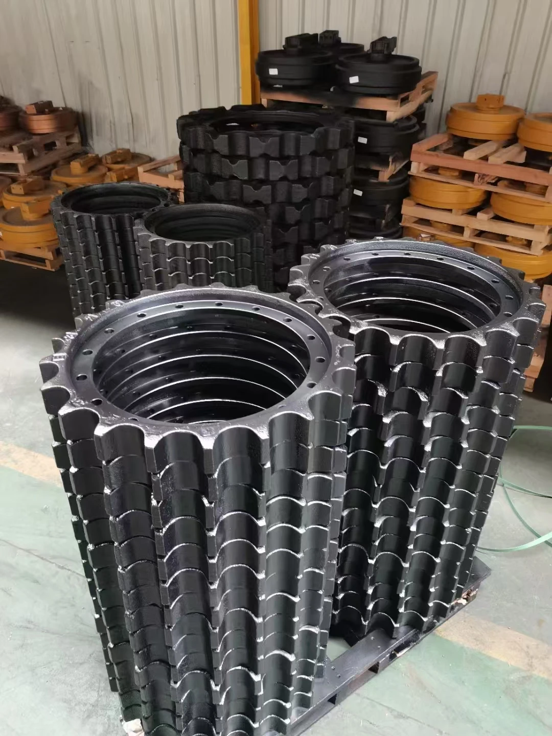 Bulldozer Roller Chain Sprocket  Drive Sprocket for Rubber Track Undercarriage Parts Excavator Sprocket